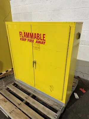 SECURALL FLAMMABLE LIQUID STORAGE CABINET