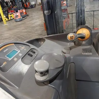 USED 2016 CROWN RR5725-45