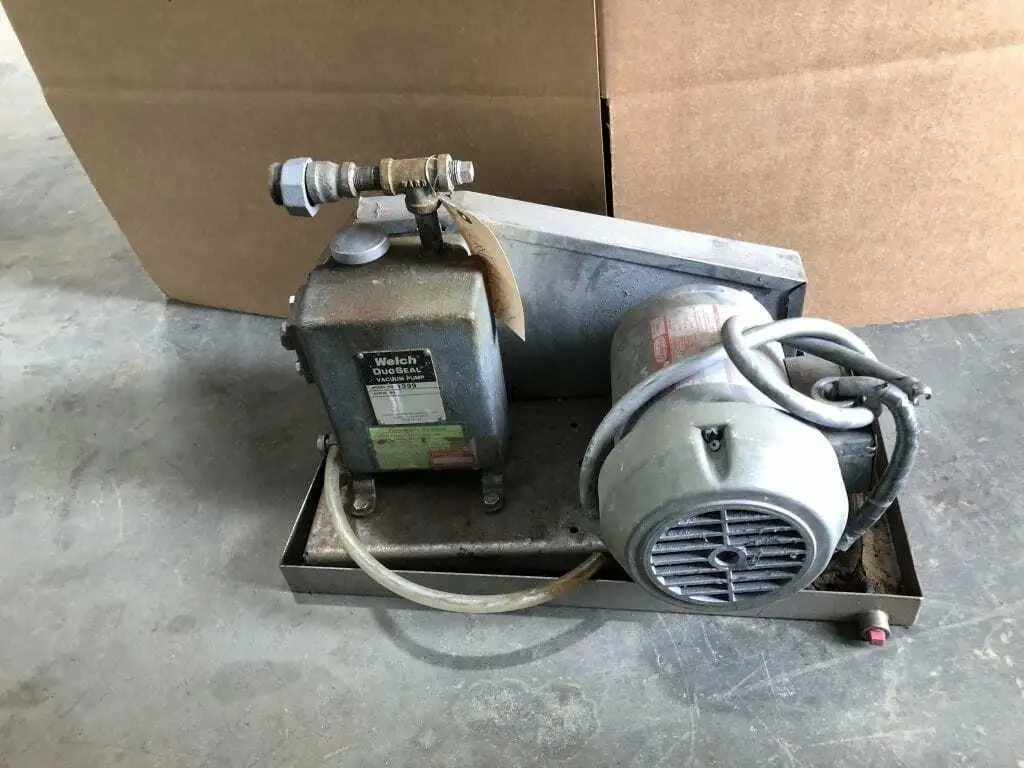 Welch DuoSeal 1399 Belt-Driven Vacuum Pump 115V 1/3HP 1725RPM 1PH