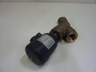 USED BURKERT EASY FLUID CONTROL 2000 A 3/4 PTFE BZ