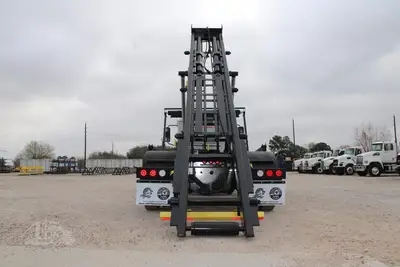 New | in-Stock 2027 MACK MD7 Rolloff Trucks Texas US | Roll Off Truck World #1491912