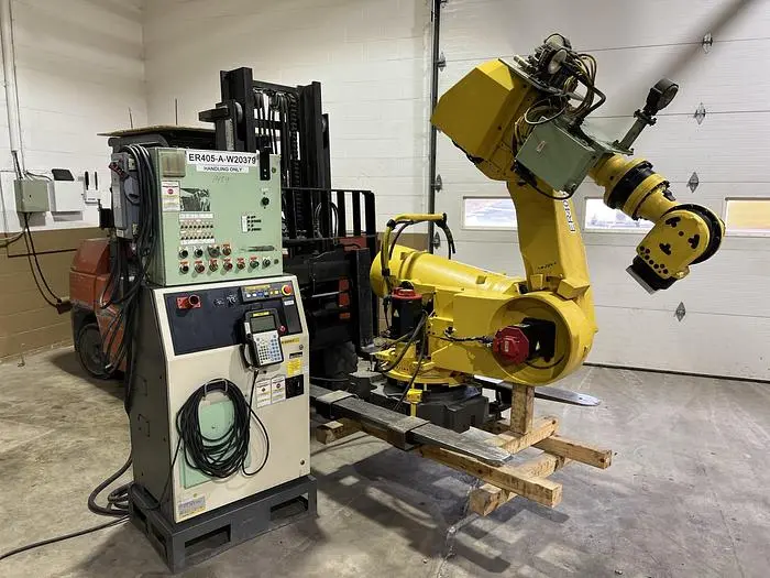 Used 2002 FANUC R-2000IA/165R Robots Michigan US | Aucto #1332264