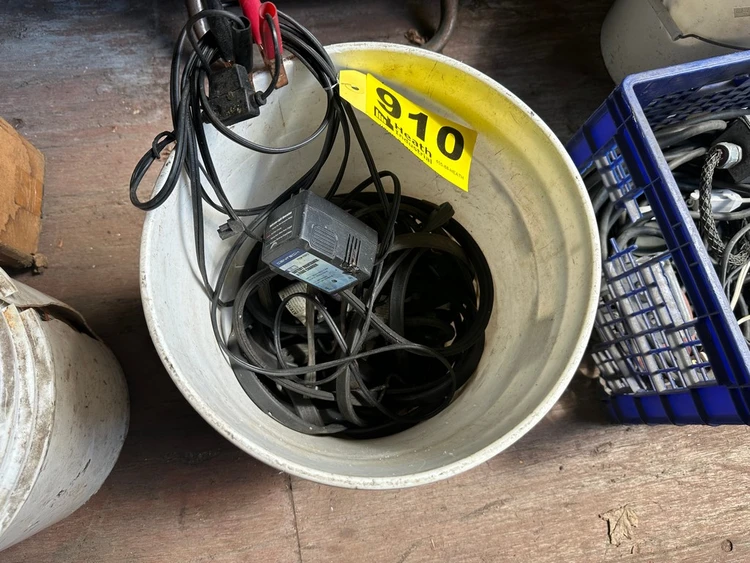 Used _UNKNOWN_ BATTERY TENDER & BUNGEE STRAPS Battery Chargers Illinois US | Heath Industrial Auction Services #1381035