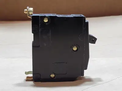 USED SQUARE D QOB120