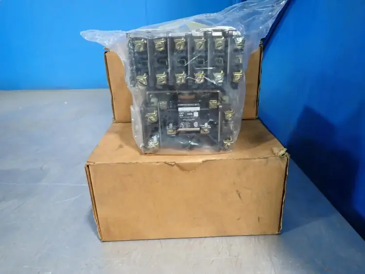 Used JOSLYN CLARK CONTROLS 5U876 Relays & Switches Ohio US | HGR 24 #883924