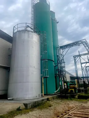 2 Blending Silos & 1 Storage Silo W/blowers