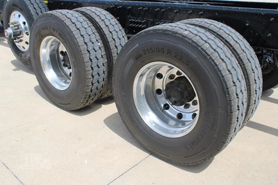 New | in-Stock 2026 INTERNATIONAL HX Cab Chassis trucks Texas US | Roll Off Truck World #1491798