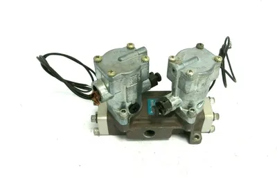 NEW SCHRADER BELLOWS L465-3 3-102 DUAL SOLENOID VALVE ASSEMBLY L46533102