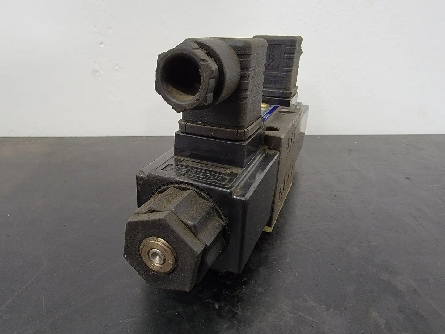 USED YUKEN DSG-01-3C60-A120N-5090G