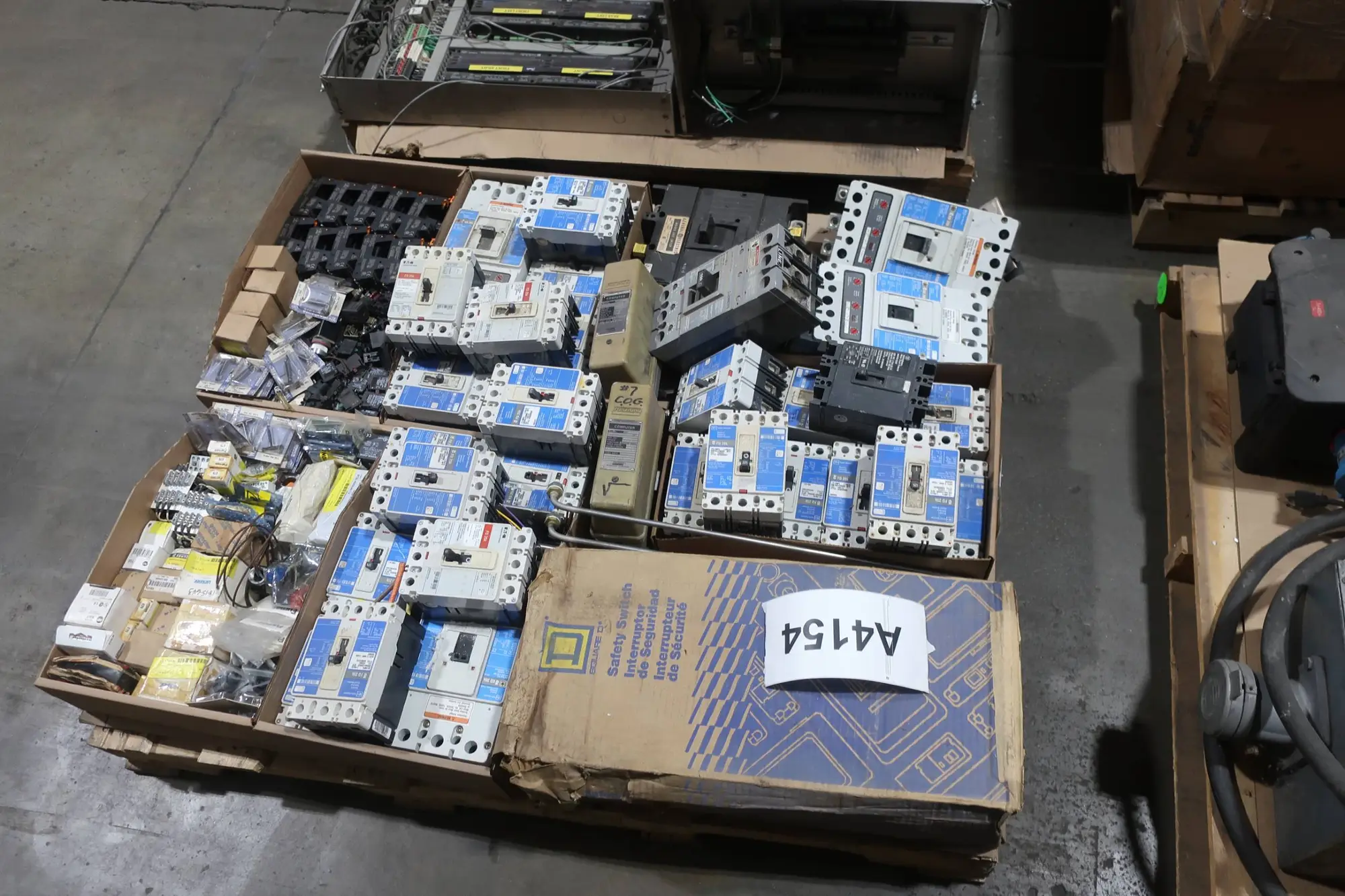 4 PALLETS OF ASSORTED ELETRICAL