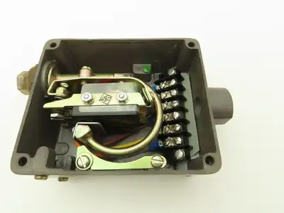 Barksdale B2T-M32 Pressure Actuated Switch 160-3200 PSI