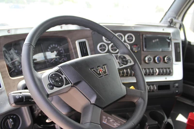 New | in-Stock 2027 WESTERN STAR 47X Hooklifts & Roll-Offs Texas US | Roll Off Truck World #1492010