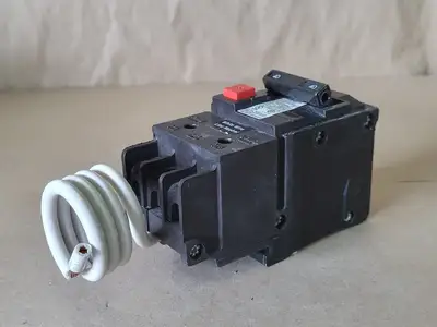 New | in-Stock SIEMENS QE240H Switchgears British Columbia CA | Lenmark #239074