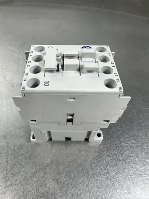 Allen Bradley 100-C09Z*10 Contactor (BIN-1.1.1)