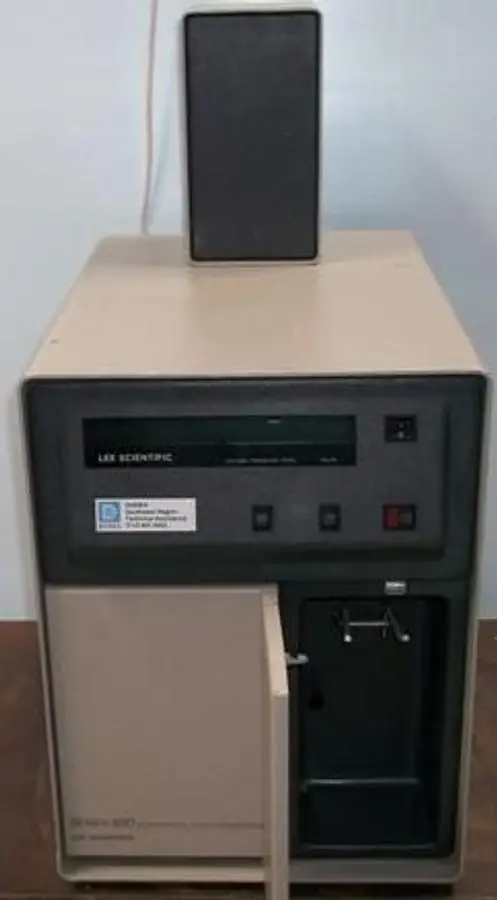 QTY. 1. LEE SCIENTIFIC SERIES 600 SUPERCRITICAL FL...