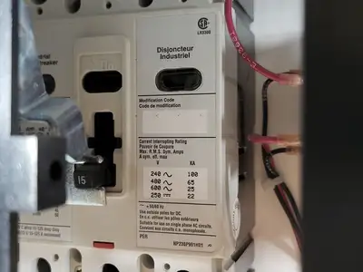 15A, 600V, 3-Ph MCC Disconnect Switch, Size 1 Bucket for Freedom 2100 MCC Frame