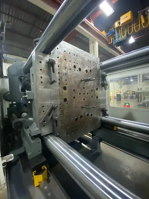 2020 Shibaura Machine EC610SXIIV50-26AT HORIZONTAL INJECTION MOULDING MACHINES | INJECTION DEPOT GROUP (4)