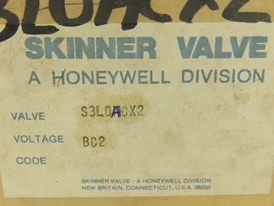 S3L0ACX2 Skinner Directional Control Valve 5/3 Spring Return 150 PSI Pneumatic