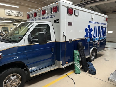 USED 2019 FORD E-450