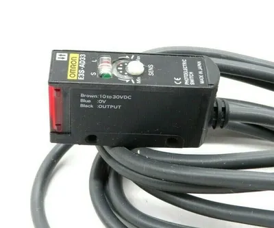 NEW OMRON E3SAD33 PHOTOCELL 24V