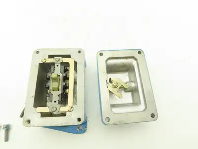 Square D 2510-KR-2H Manual Motor Start Switch Type 4 Watertight 10HP 600V 3PH
