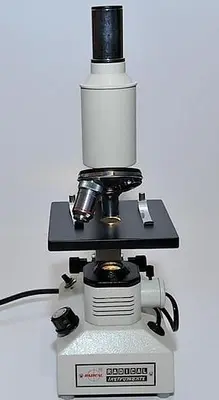 Student Microscope with Illumination / Halogen Lamp, PRM-11