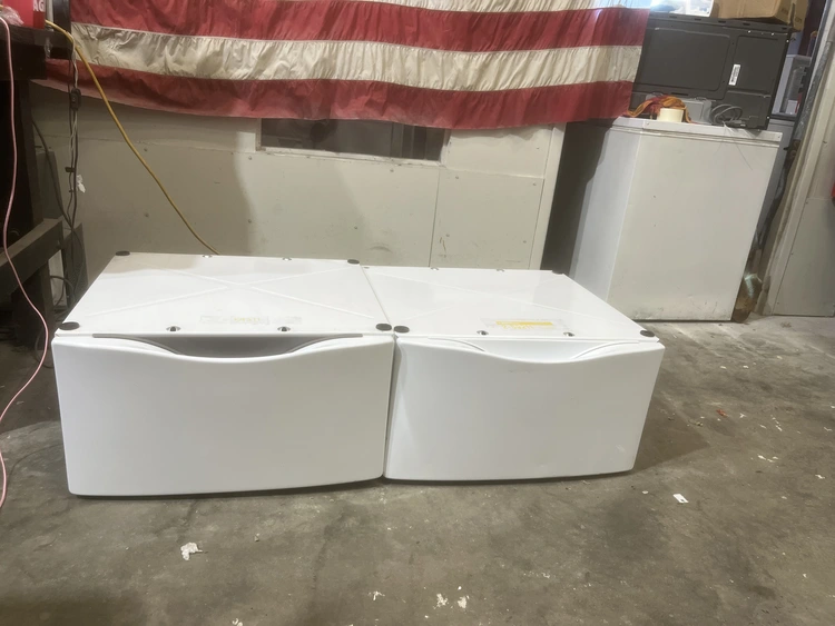 Used WHIRLPOOL PEDESTAL  SET Cabinets Michigan US | Miedema Asset Management Group #1183475