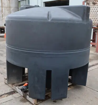 SPC8953  Tank 750 gallon vertical tank, Polypropylene, dome