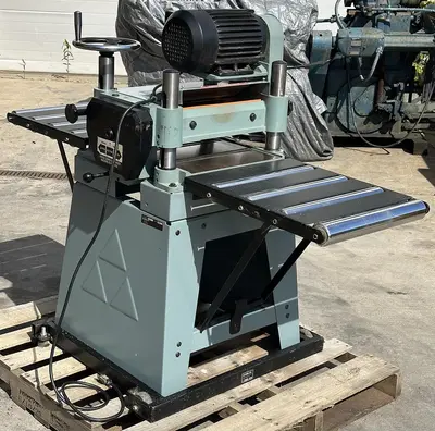 USED 2001 DELTA DC-380