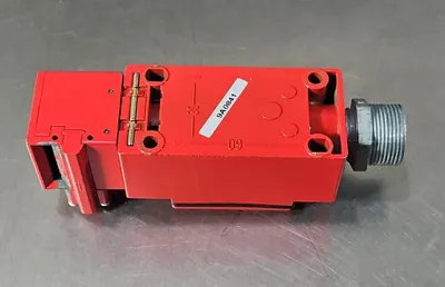 Telemecanique XCS-B703 Safety Interlock Switch. 6D-12
