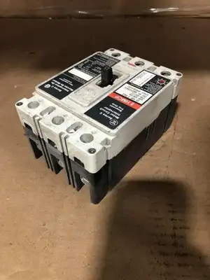 Eaton Westinghouse HMCP015E0C 15 AMP Circuit Breaker molded case