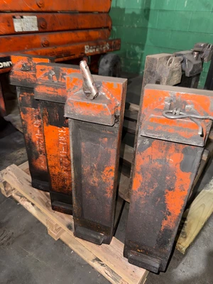 Used _UNKNOWN_ _UNKNOWN_ Pallet Forks Illinois US | Aucto #1437222