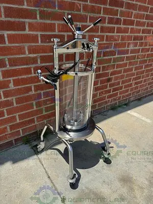USED MILLIPORE QUIKSCALE 250/500 CHROMATOGRAPHY COLUMN 25 LITERS