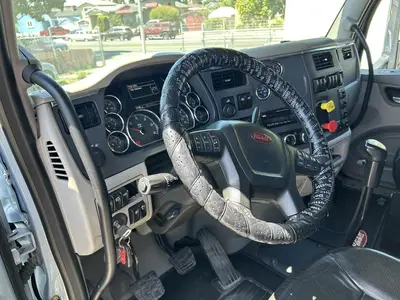 USED 2018 PETERBILT 579