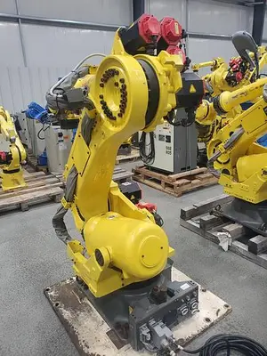 USED 2015 FANUC R-2000IC/210F