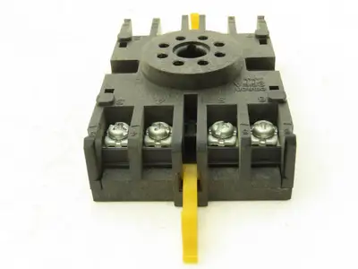 Omron SDV-FL6 Voltage Sensor Safety Monitor Relay 110 VAC W/Socket Base