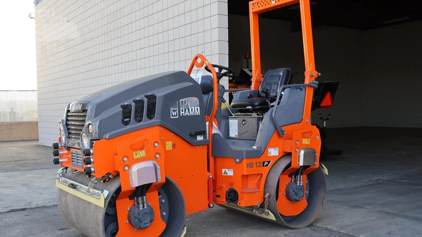 USED 2025 HAMM HD 12 VV