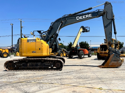 USED 2017 Deere 245G LC