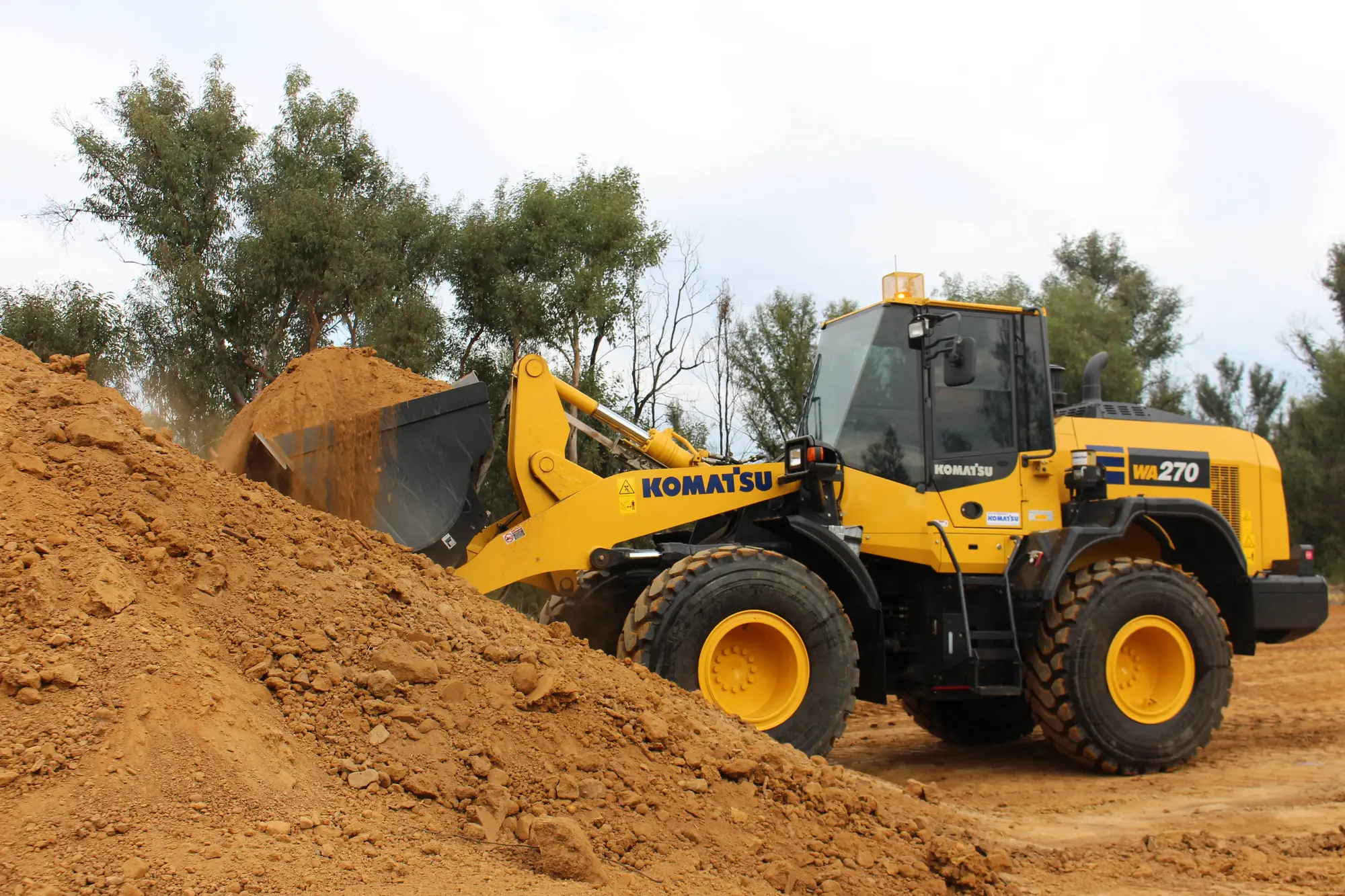 USED 2022 Komatsu WA270-8