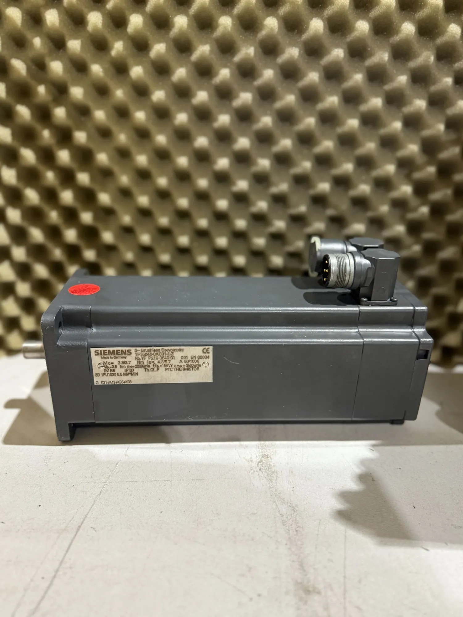 NEW SIEMENS 1FT5046-0AC01-1-Z