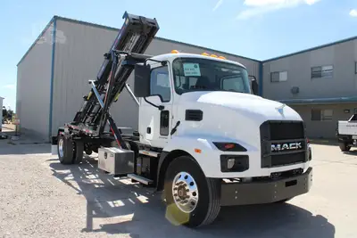 New | in-Stock 2027 MACK MD7 Rolloff Trucks Texas US | Roll Off Truck World #1491924