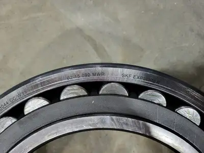 NEW SKF 23044 CC/W33
