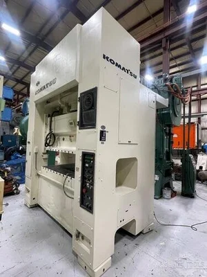 USED 1988 KOMATSU E2M200