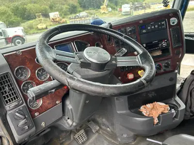 USED 2016 MACK PINNACLE CXU613