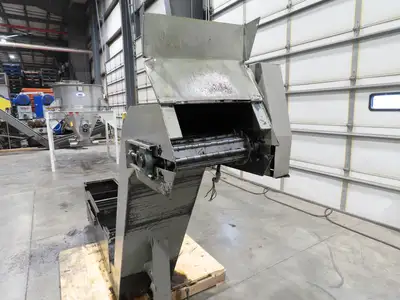 Enomoto Hinge Belt CNC Chip Conveyor 16"x 62" Infeed 43" Discharge 220V 3PH