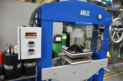 USED ARLO PRESS HEATED PLATES 25 TON