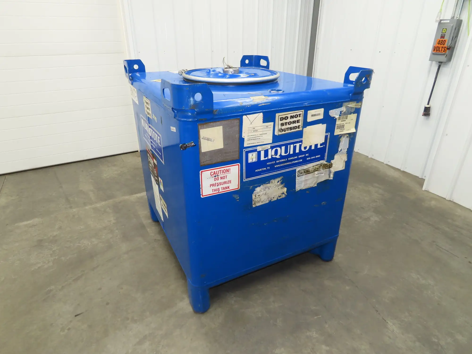 Akcela Hydraulic Transmission Fluid 330 Gallons & Liquitote Capacity 350 Gallon