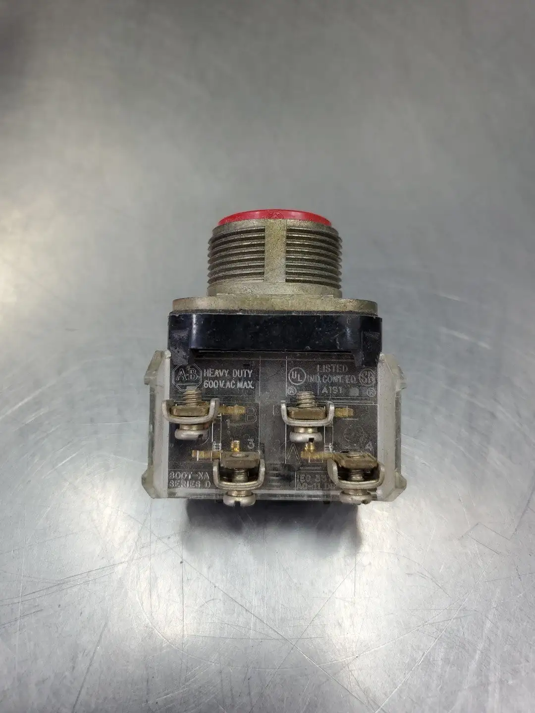 USED ALLEN BRADLEY 800T-XA Ser D Red Pushbutton Switch