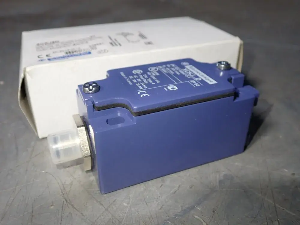 New | in-Stock TELEMECANIQUE ZCKJ8D Relays & Switches Ohio US | HGR 24 #864249