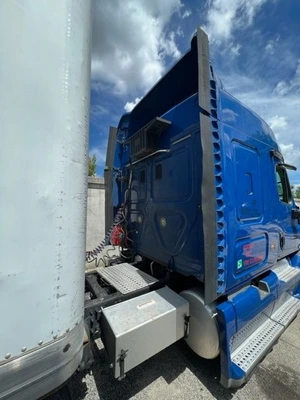 Used 2012 FREIGHTLINER CASCADIA Conventional trucks Florida US | Proxy Equipment #1384944